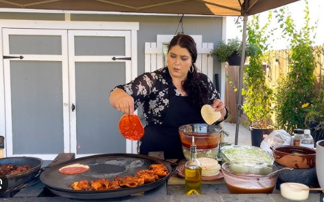 How Much Does Cooking With Raquel Earn